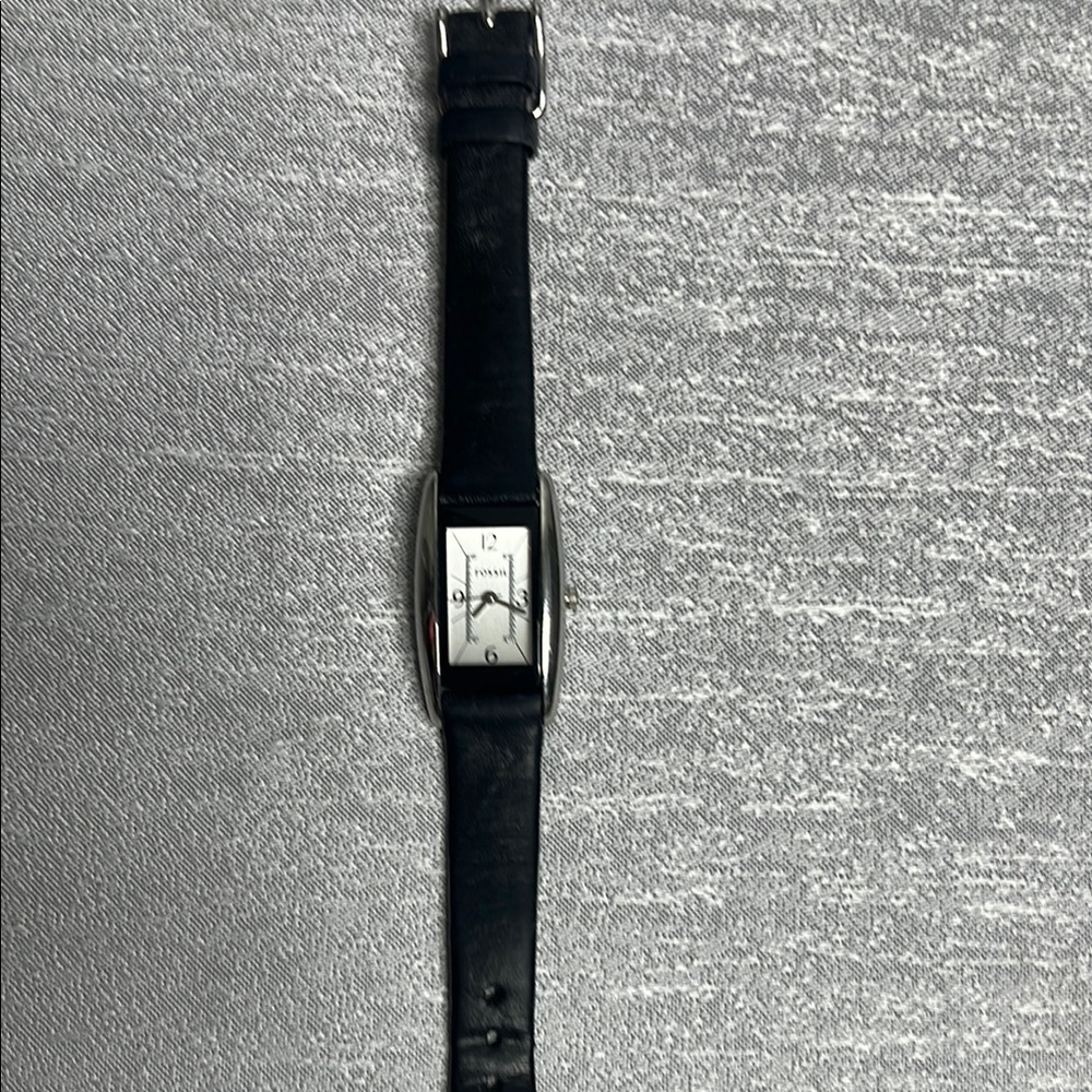 Vintage Fossil Black Leather Strap Watch with Silver Case